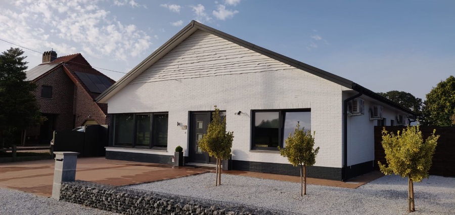 De woning in Oudsbergen van buitenaf