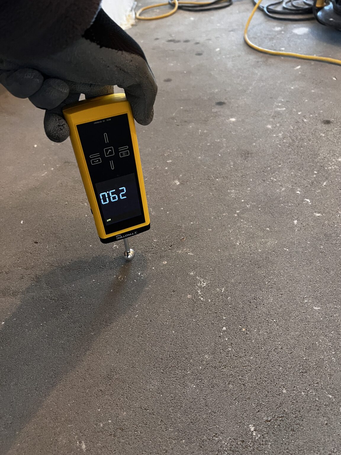Vochtmeting van de chape met een digitale vochtmeter