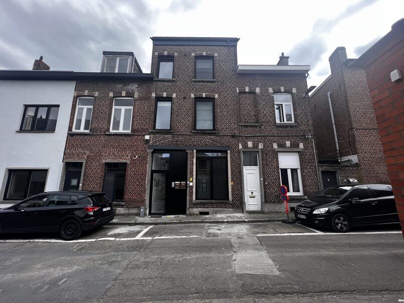 Realisatie: Vochtige kelderslaapkamer gesaneerd en drooggelegd (Schimmelsanering · Leuven)